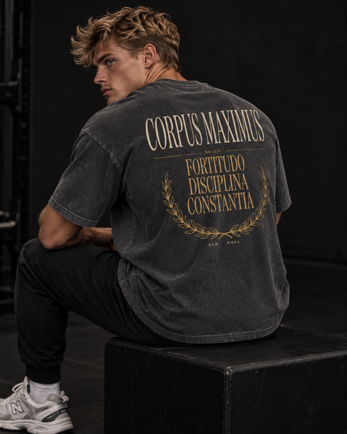 Fortitudo Oversized T-Shirt Unisex mit Backprint – Bild 1 | Corpus Maximus